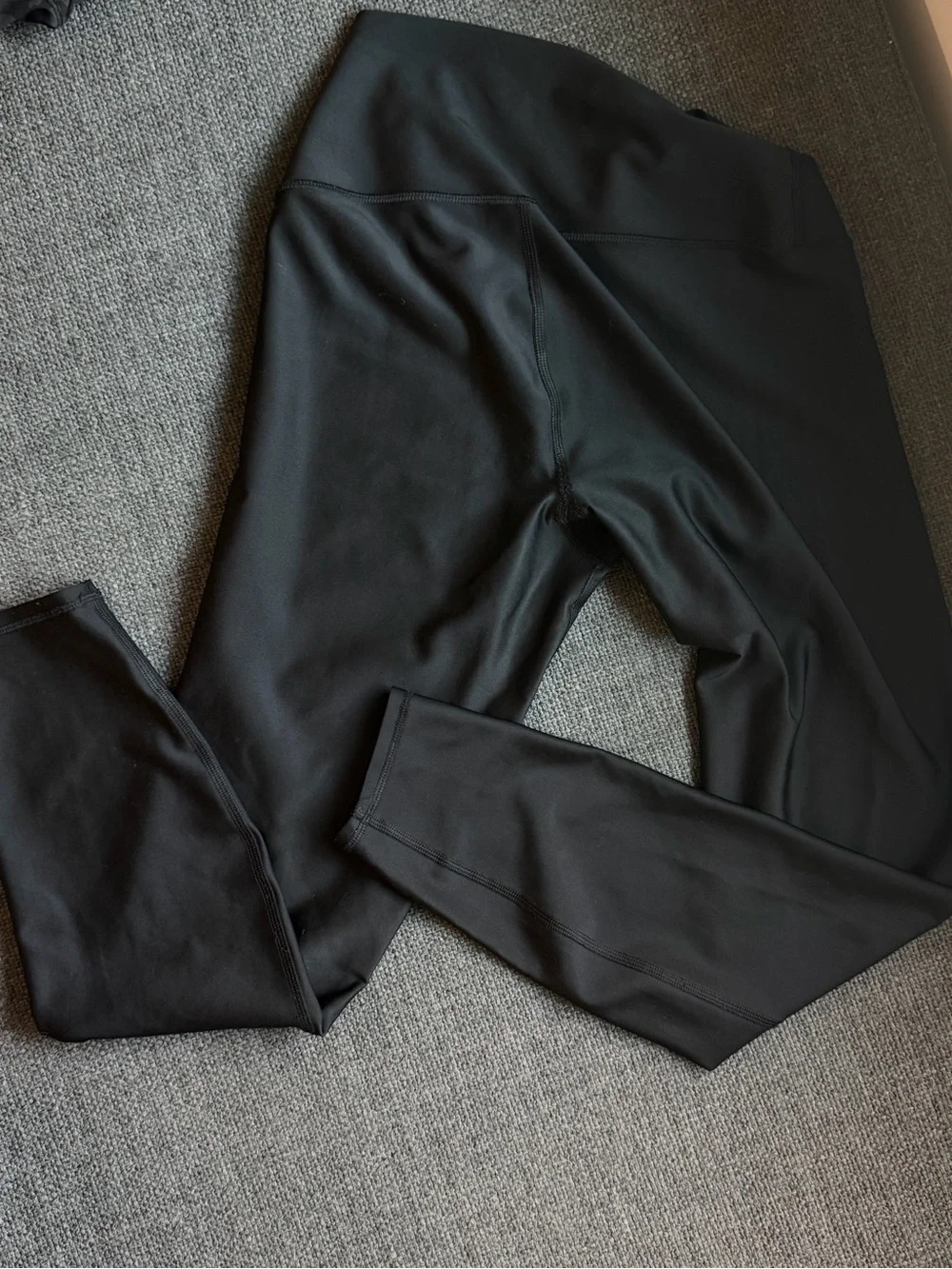 ALO 7/8 High-Waist Airlift Legging, black m